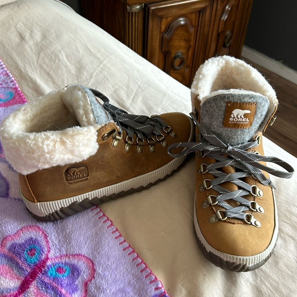 SOREL Out n About water proof Shoe